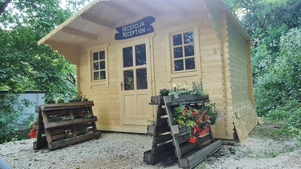 Готель Kamp Na Otoku - Ljubno Ob Savinji Екстер'єр фото