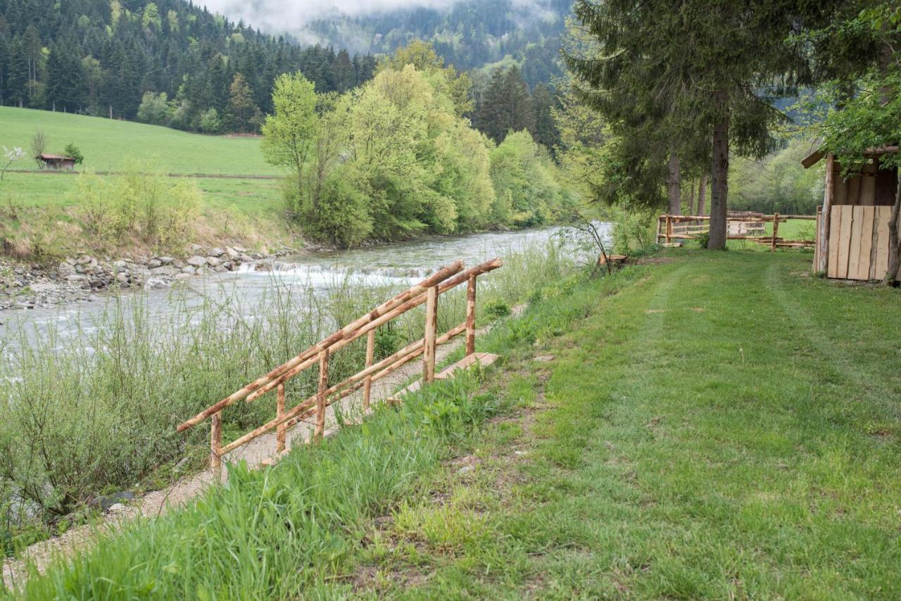 Готель Kamp Na Otoku - Ljubno Ob Savinji Екстер'єр фото